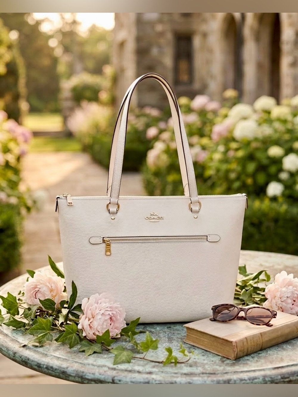 ✨ COACH Gallery Tote in Chalk Crossgrain Leather ✨